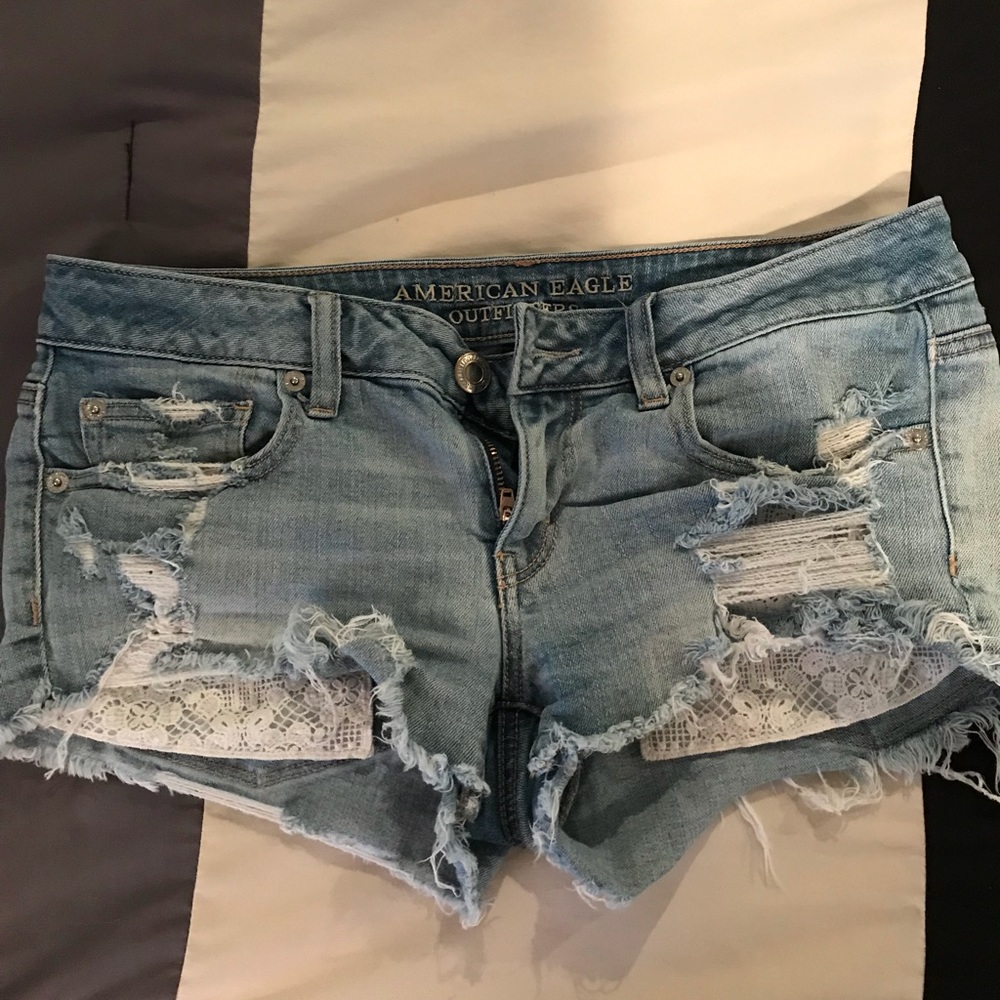 American Eagle shorts with lace looking pockets